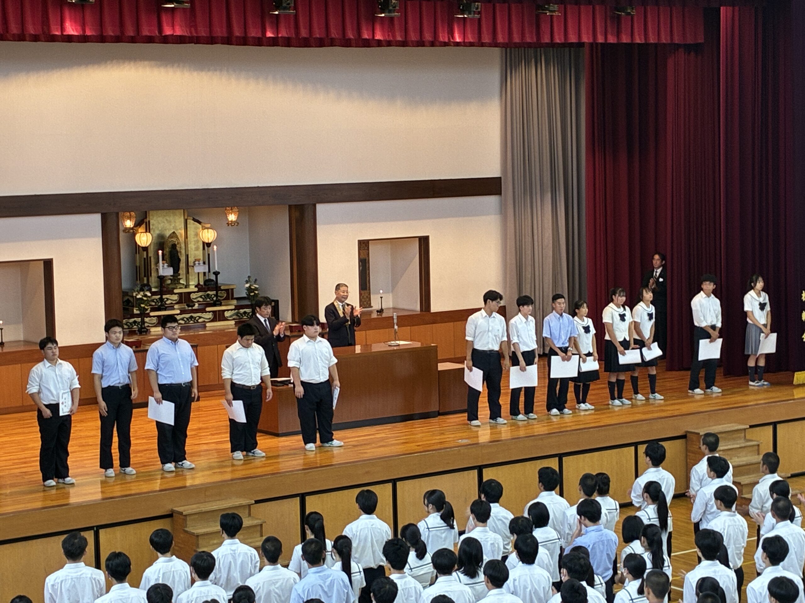 終業式（表彰・生徒会活動報告）